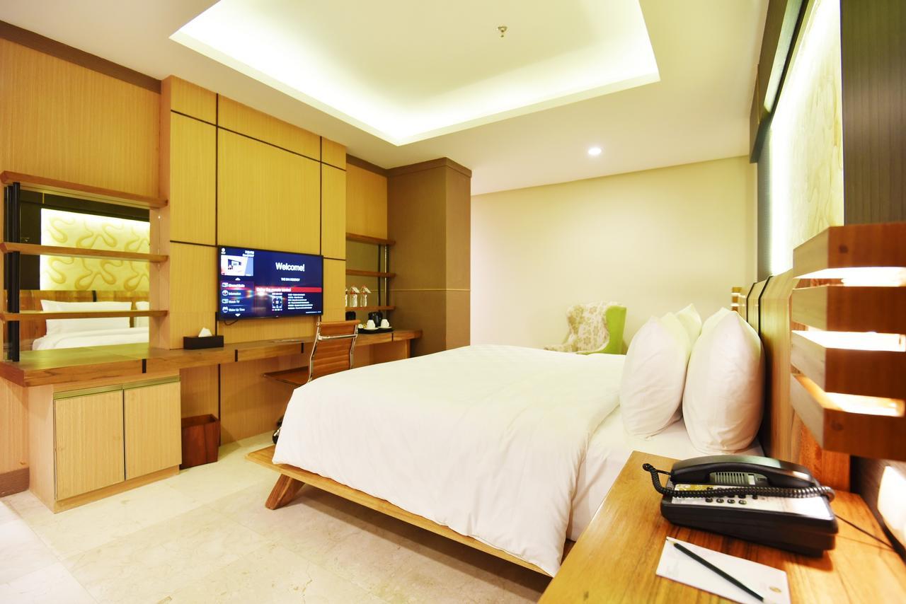 The Sya Regency Palu Hotel By Soasia Экстерьер фото