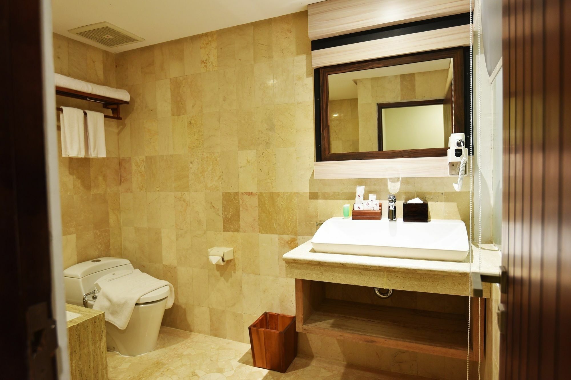 The Sya Regency Palu Hotel By Soasia Экстерьер фото